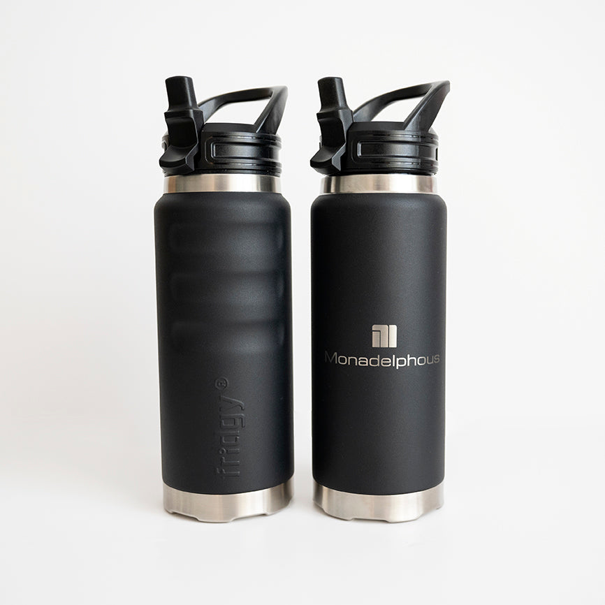 Fridgy 1080ml Grip Range Bottle in Black – Double-wall vacuum insulated stainless steel water bottle with an ergonomic grip and custom engraved company logo, designed for all-day hydration.