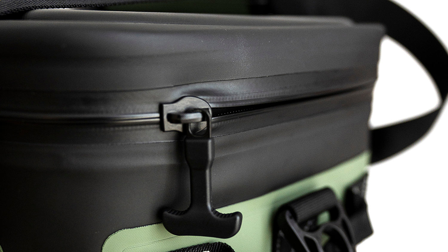 Close-up of half-opened main zipper on Fridgy 20L CribMate Weekender in Commando Green – Insulated soft cooler showcasing its waterproof zipper and durable construction for long-lasting performance.