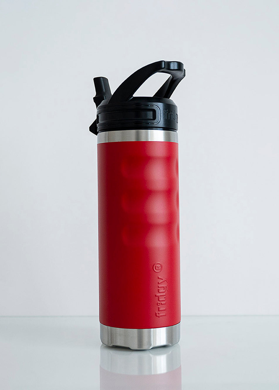 Fridgy 540ml Grip Range Bottle in Fiery Rose held in a little girl's hand – Double-wall vacuum insulated stainless steel water bottle designed for all-day hydration and durability.