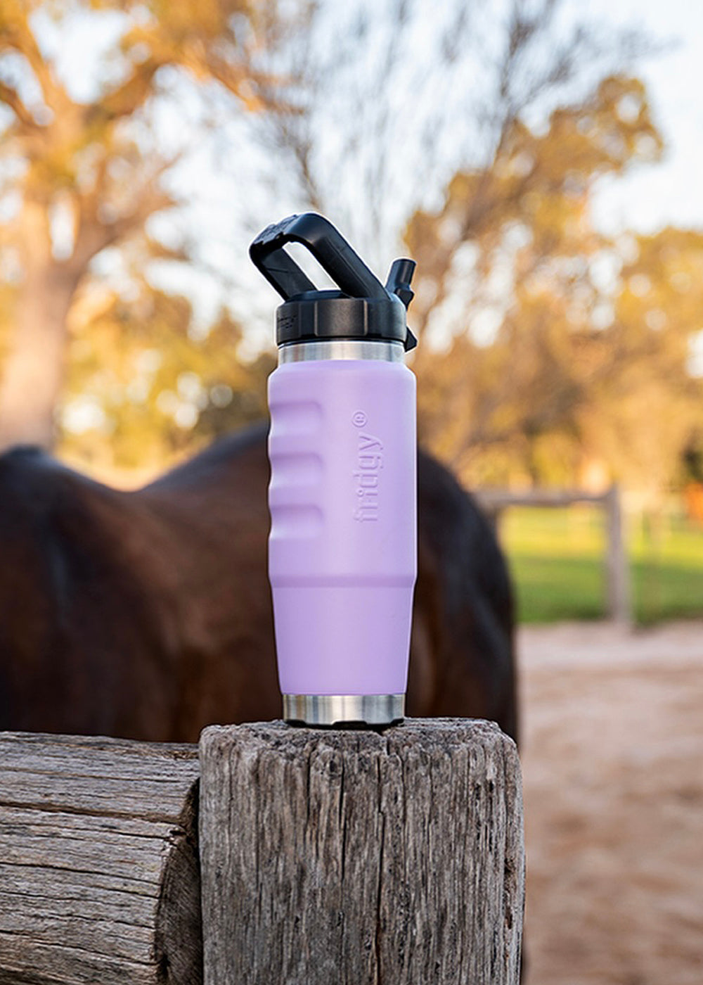 Fridgy 750ml Cruise Range Bottle in Dusty Pink held by a woman – Triple-wall insulated stainless steel drink bottle designed for stylish, travel-friendly hydration.