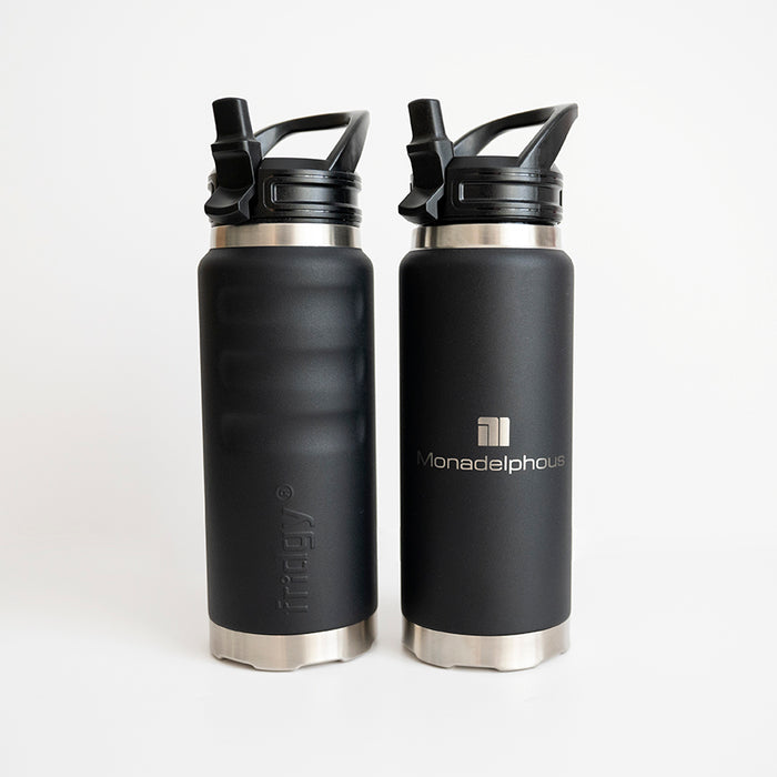 Fridgy 1080ml Grip Range Bottle in Black – Double-wall vacuum insulated stainless steel water bottle with an ergonomic grip and custom engraved company logo, designed for all-day hydration.