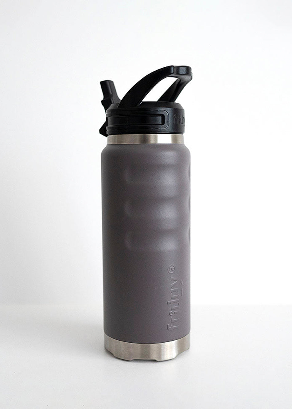 Fridgy 1080ml Grip Range Bottle in Commando Green on a workbench – Triple-wall insulated stainless steel water bottle designed for durability and all-day hydration on the job site.